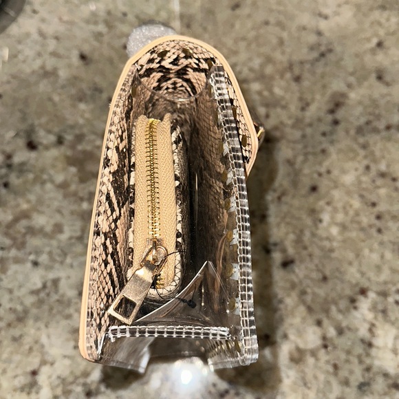 Beige Snake Stud - Picture 4 of 9